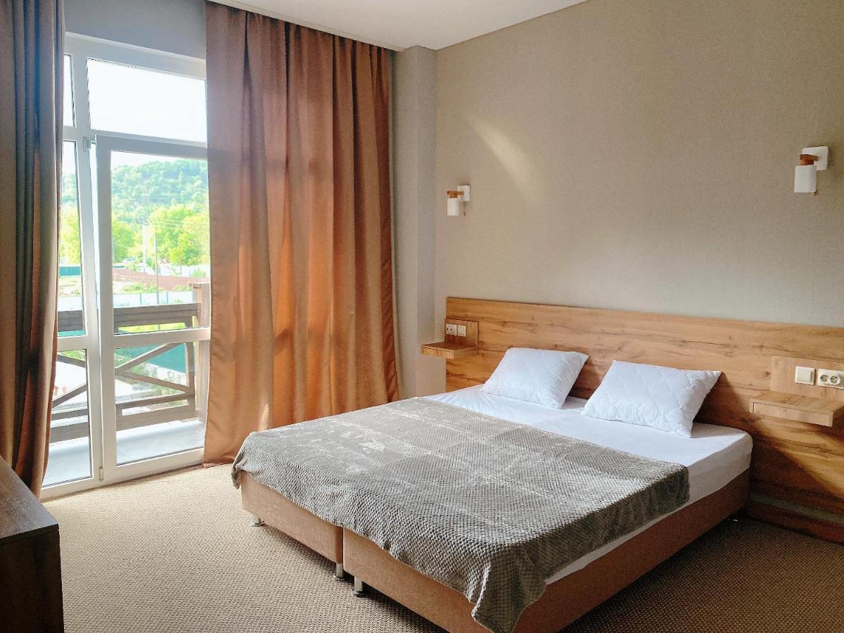Gloriya Hotel Lidzava エクステリア 写真
